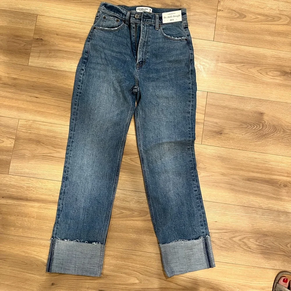 Abercrombie ultra high rise ankle straight jean never worn - Picture 2 of 6